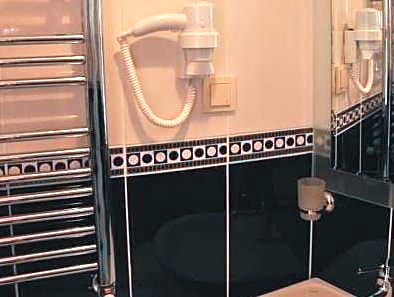 Huxley Hotel and Aparts Old City