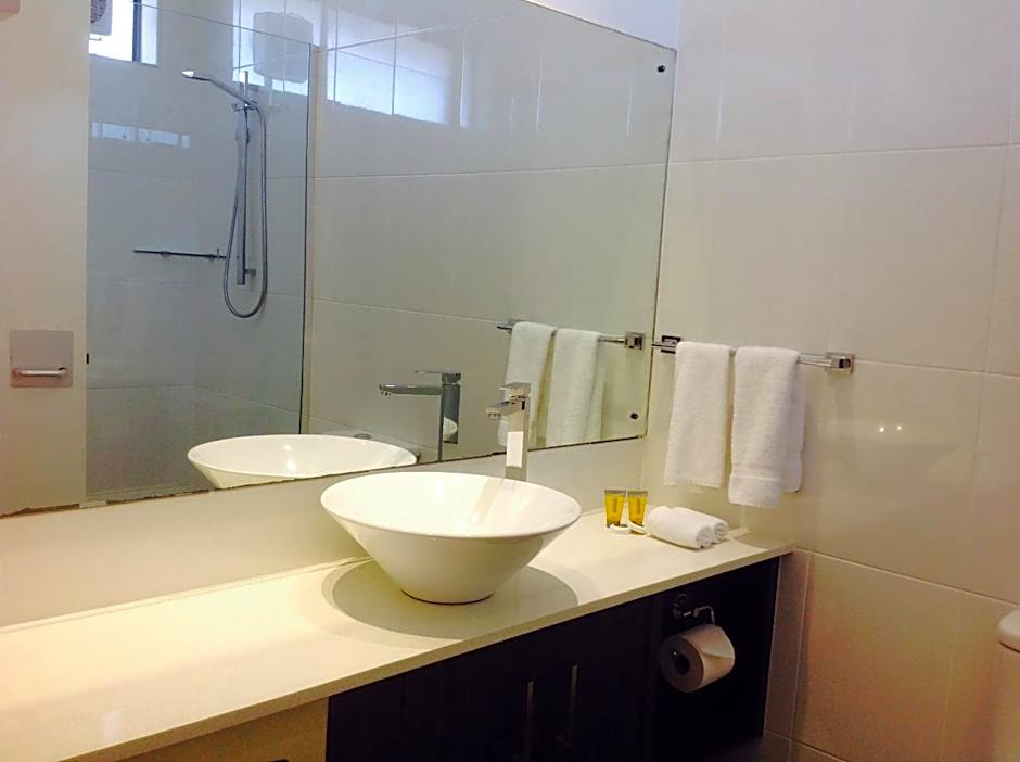 Sandown Regency Hotel & Apartments
