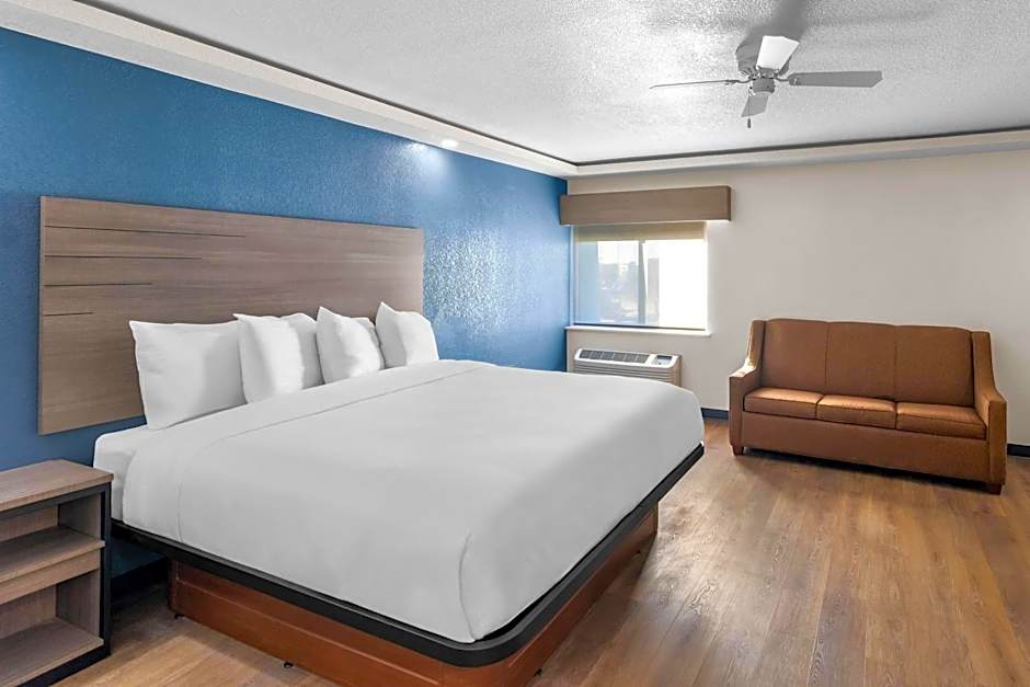 Baymont by Wyndham Arlington At Six Flags Dr