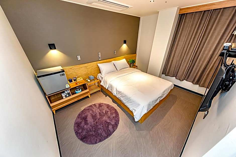 The Jade Hotel