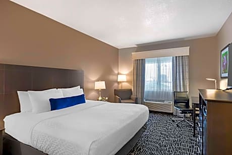 King Room with Roll-In Shower - Disability Access