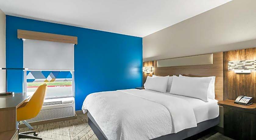 Holiday Inn Express & Suites Joplin Southeast