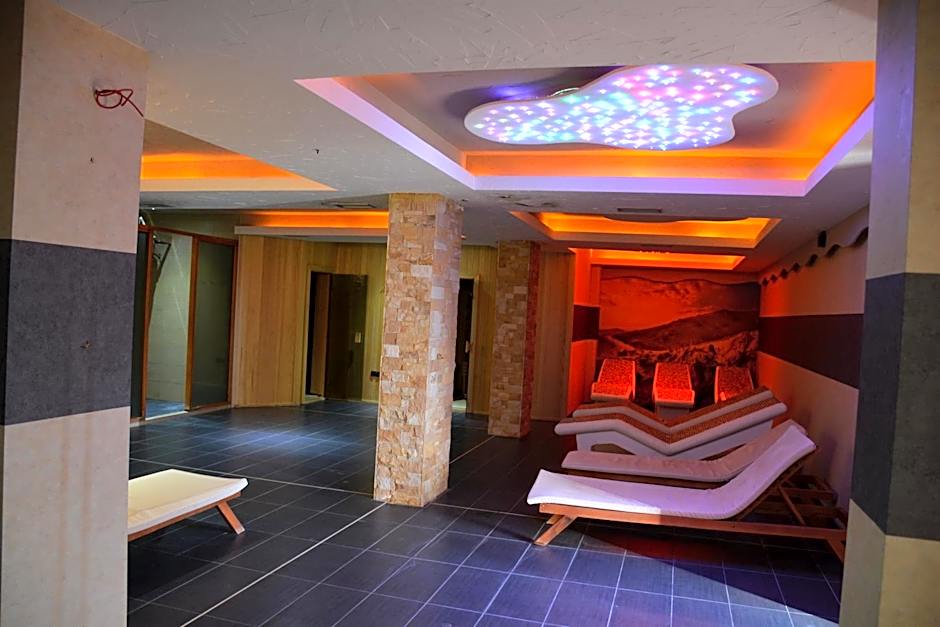 Milmari - Breakfast and pool