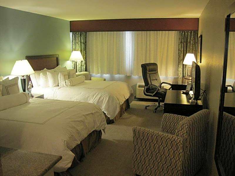 Photo 1 of 4 of 2 Queen Beds