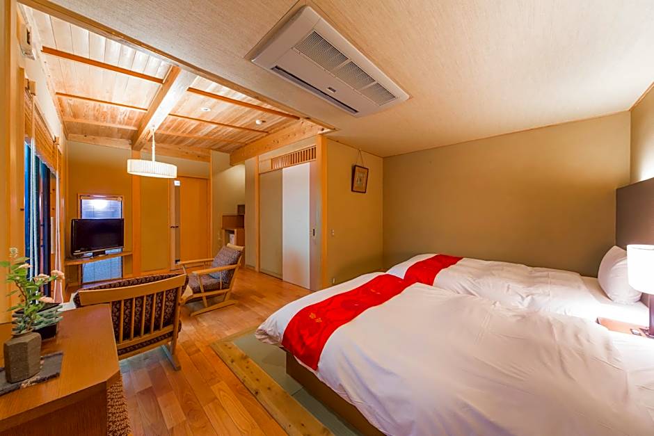 Photo 1 of 5 of 2 Beds, Annex Building