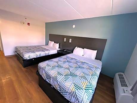 Queen Room with Two Queen Beds - Disability Access - Non-Smoking