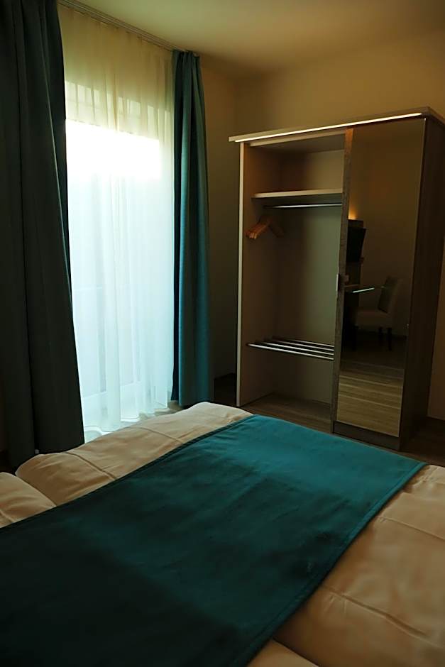 Meyn's Apartments & Hotel