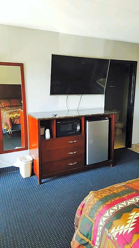 American Inn & Suites – La Grange, IL