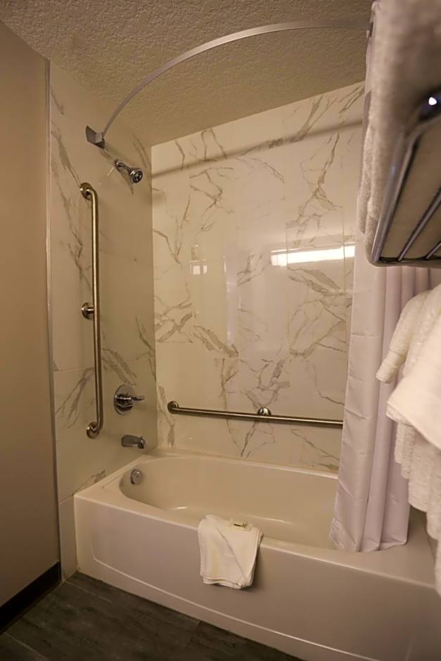 Days Inn by Wyndham Calgary North Balzac