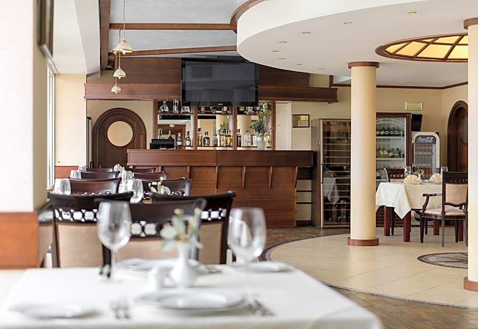 Готель Дніпро Dnipro Hotel