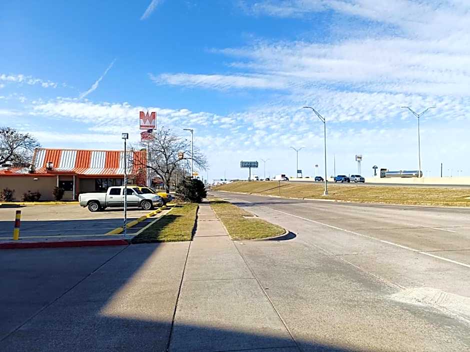 Travelers inn by OYO Wichita Falls