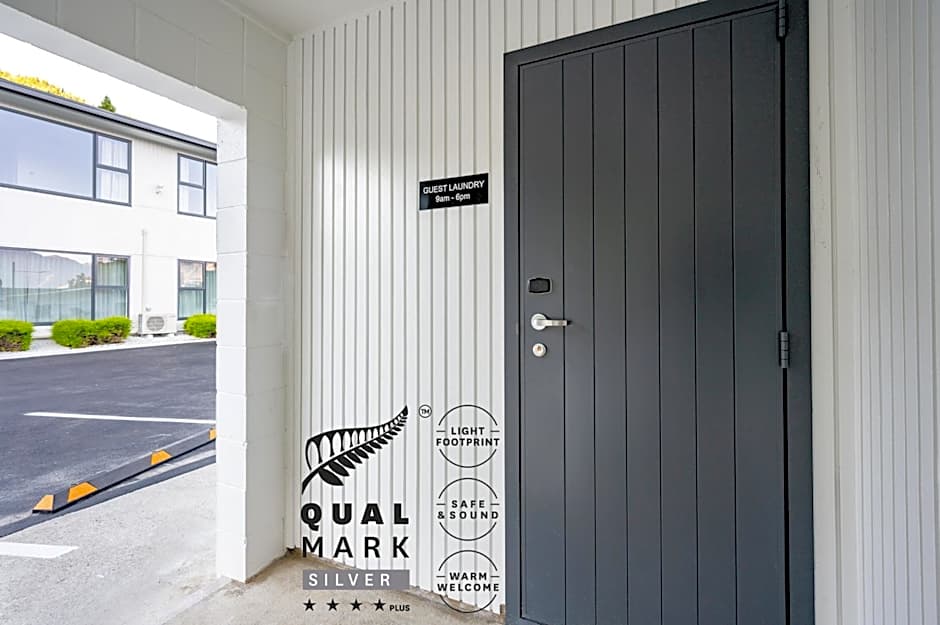 Luxe Suites & Apartments