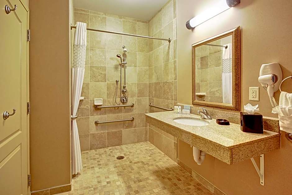 Hampton Inn By Hilton And Suites Alexandria