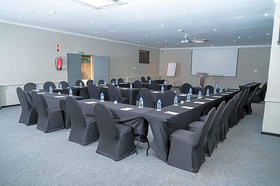 Cresta Riley's Hotel