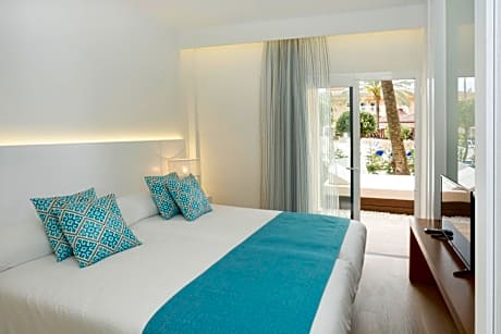 Premium Suite  (2 Adults + 2 Children)