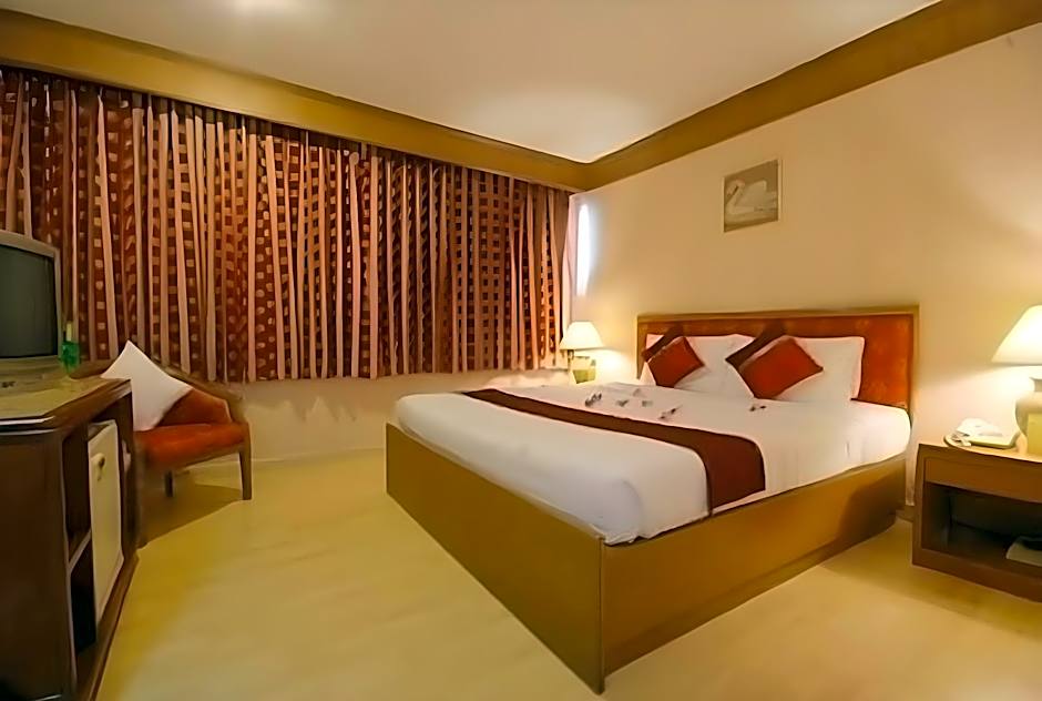 Silom Avenue Inn Hotel