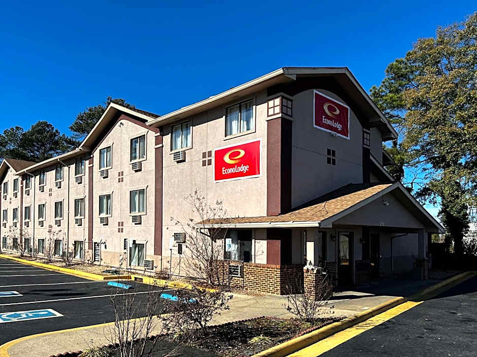 Econo Lodge Spring Lake near Fort Bragg