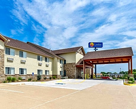 Comfort Inn & Suites Riverview near Davenport and I-80