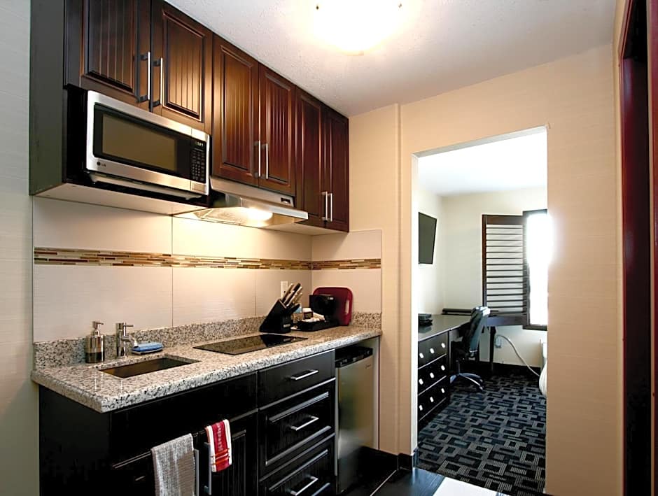 Foxwood Inn & Suites Drayton Valley