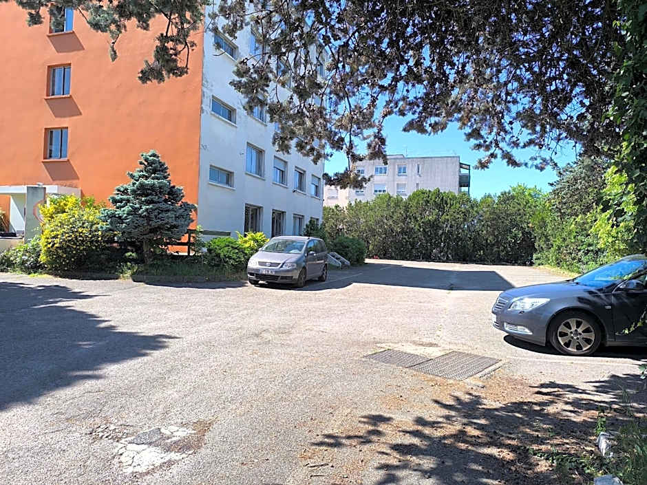 Adonis Lyon Est Hôtel Artys