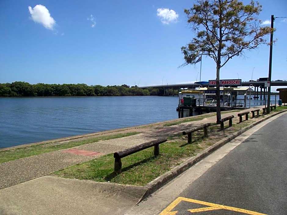 River Sands Apartments