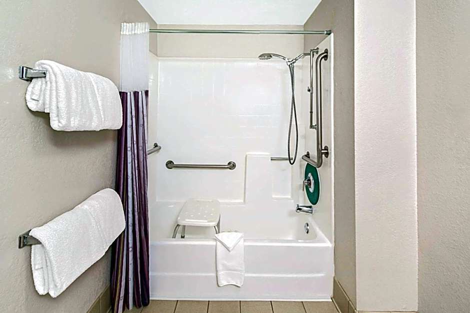 La Quinta Inn & Suites by Wyndham Buena Park