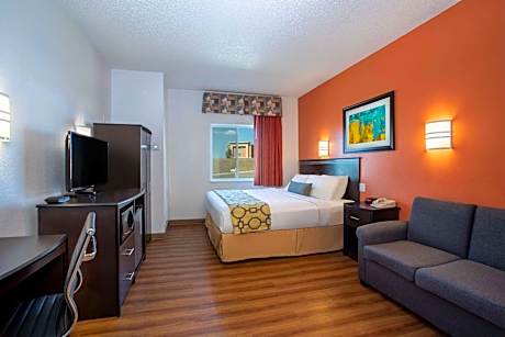 King Suite - Non-Smoking