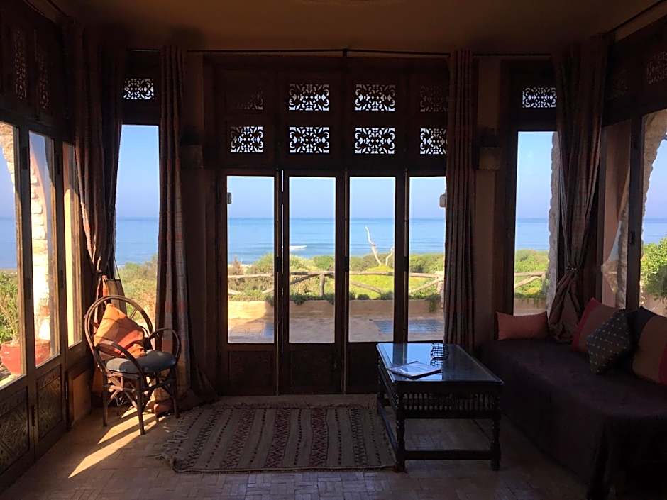 Dar Danse, the Bubble on the Beach