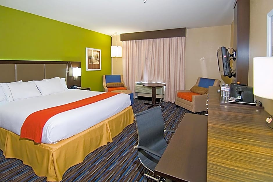 Holiday Inn Express Fulton, an IHG Hotel