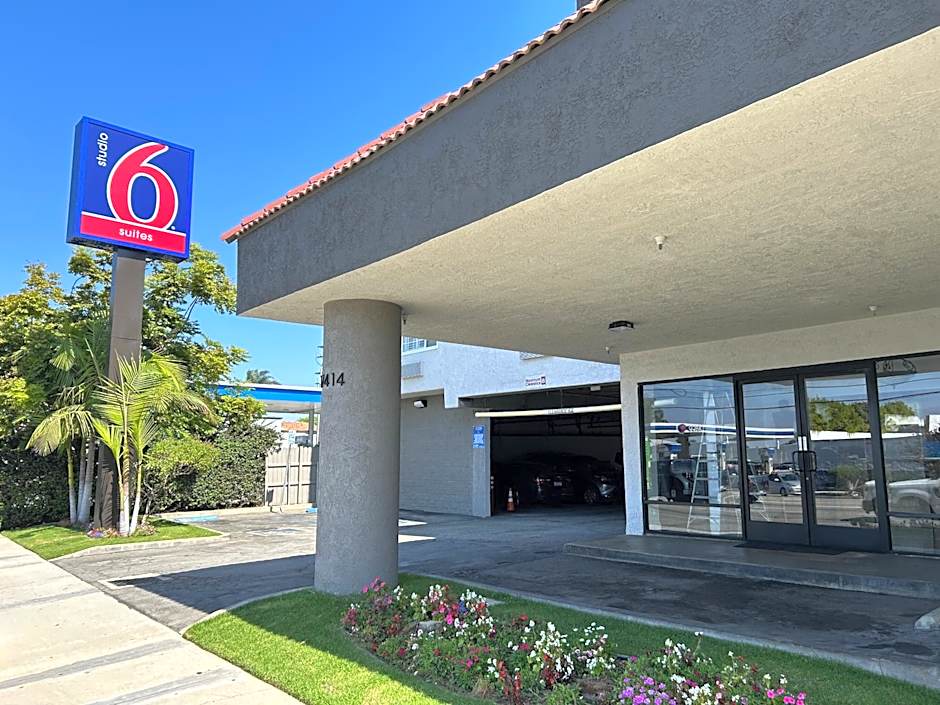 Studio 6 Suites Gardena, CA