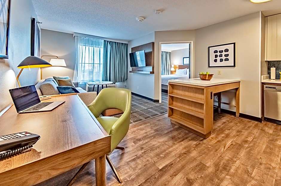 Staybridge Suites Cedar Rapids North By IHG