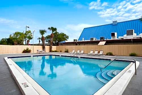 Super 8 by Wyndham Clearwater/US Hwy 19 N