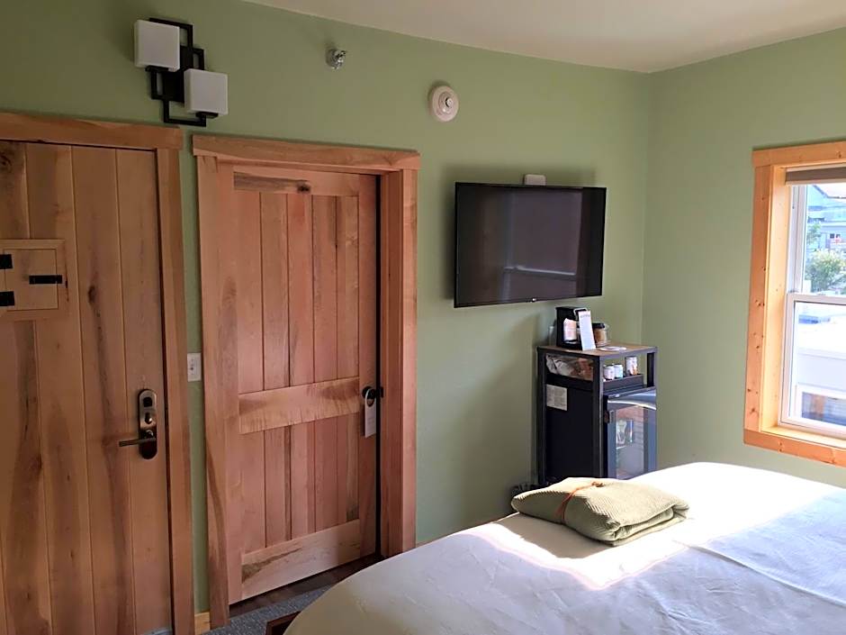 Photo 1 of 4 of Deluxe 1 King Bed