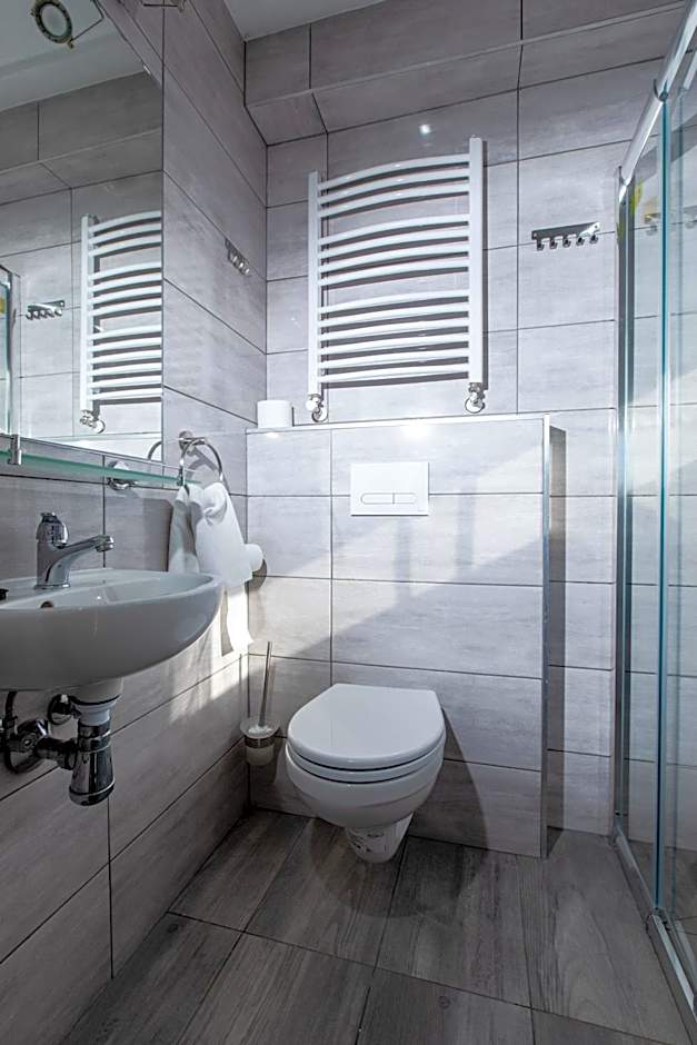 OŚRODEK KOLONIJNO WCZASOWY MEWA - przy plaży z basenem z podgrzewaną wodą i mini SPA