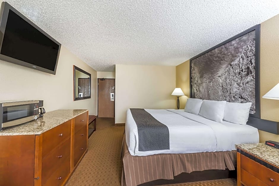 Super 8 by Wyndham Canon City