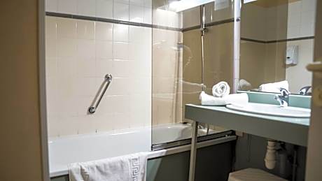 Economy Triple Room
