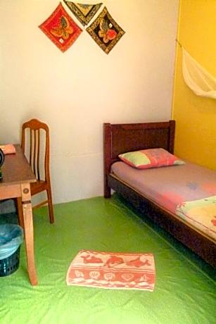 Basic AC Room For 3 People With Shared Toilet And Shower Room