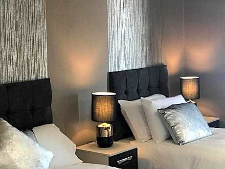 Double Room-Ensuite With Shower-Sea View-Family Room