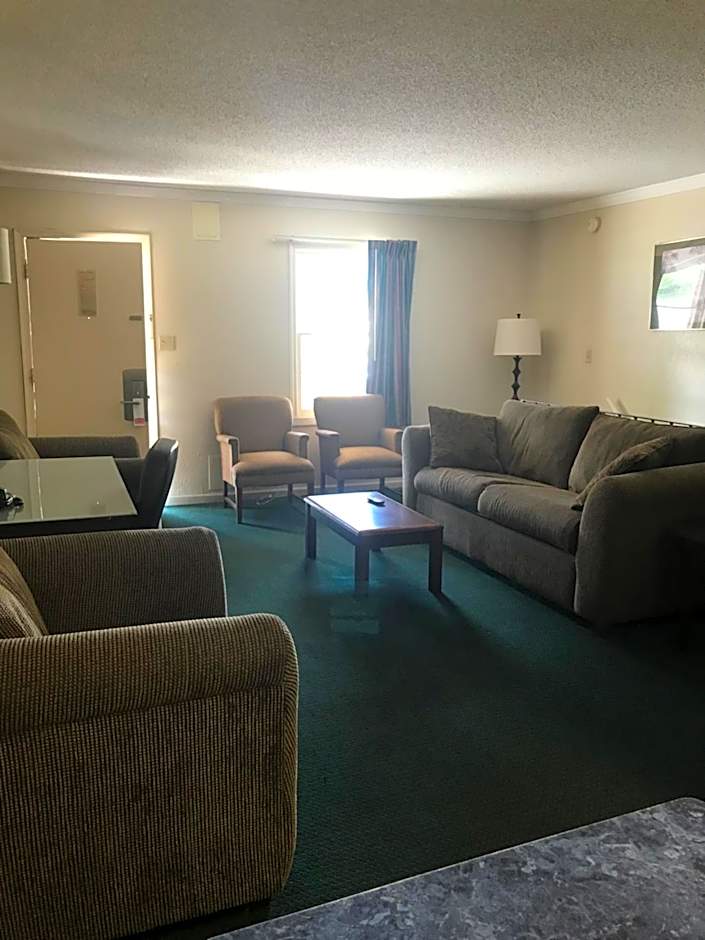 MERRIMAC INN & SUITES