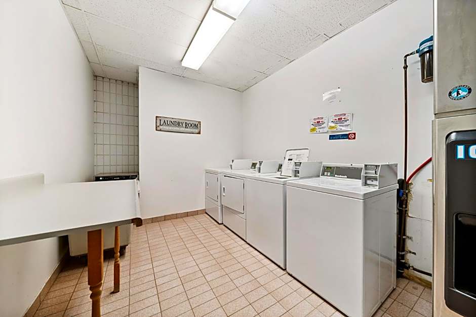 Guest House Inn & Suites