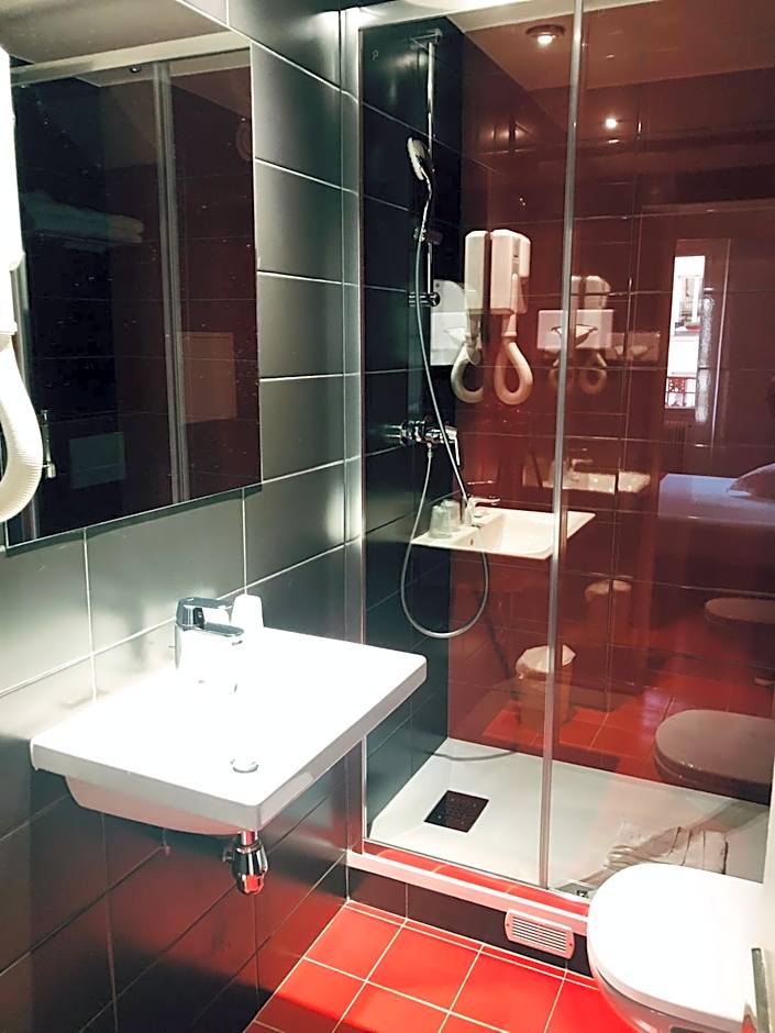 The Originals City, Hotel Lecourbe, Paris Tour Eiffel (Inter-Hotel)