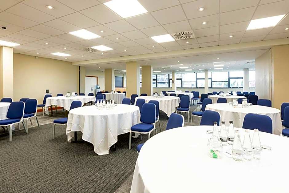 Holiday Inn Cardiff City By IHG