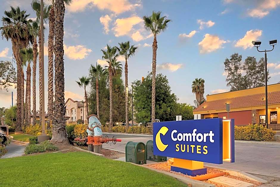 Comfort Suites
