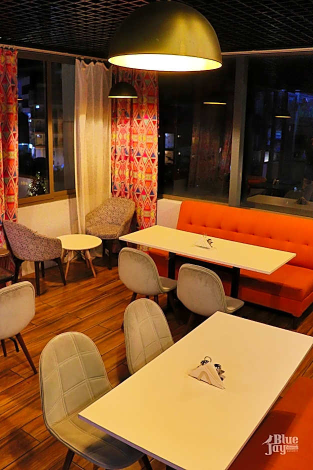 The Blue Jay Hostel - Dorms & Rooms Hotel