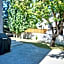 Casa Pura Vida Hot Tub, Pool & Ping Pong Tables w Backyard & BBQ Come stay
