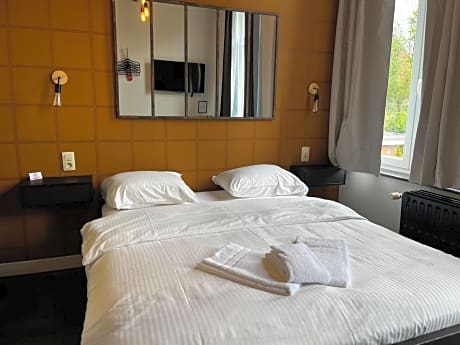 Double Room with Private Bathroom