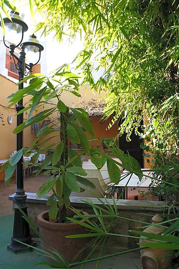 Casa Antiquary - Albergue Turístico