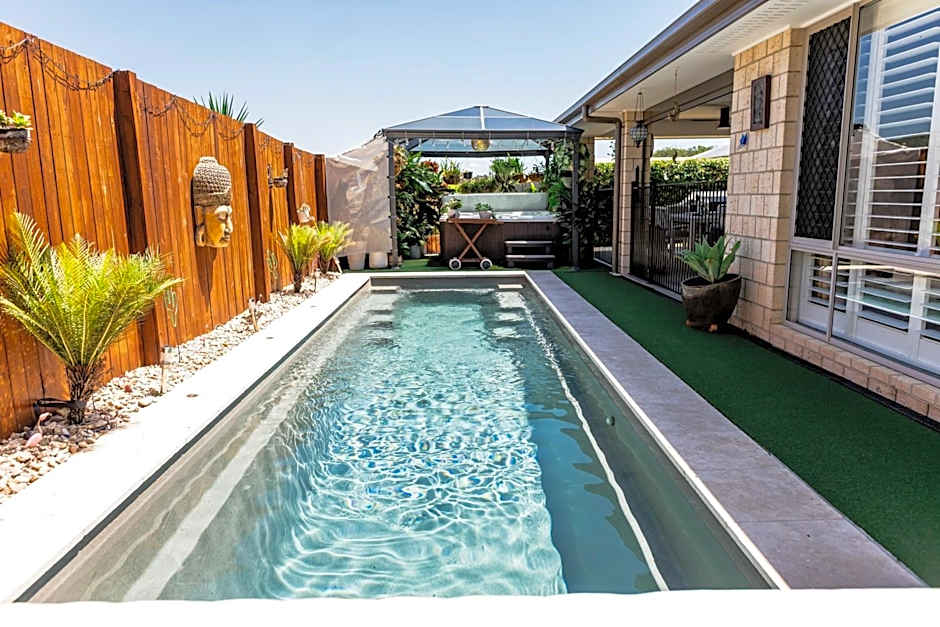Entertainer's Paradise! Child =& pet friendly Pool spa, movie room - close to Australia Zoo