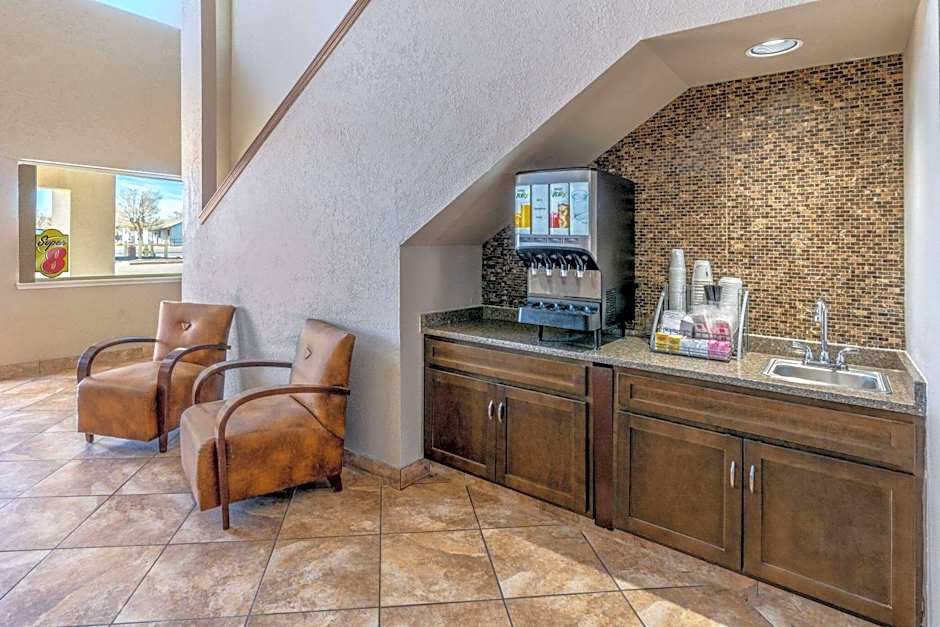 Super 8 by Wyndham Clayton