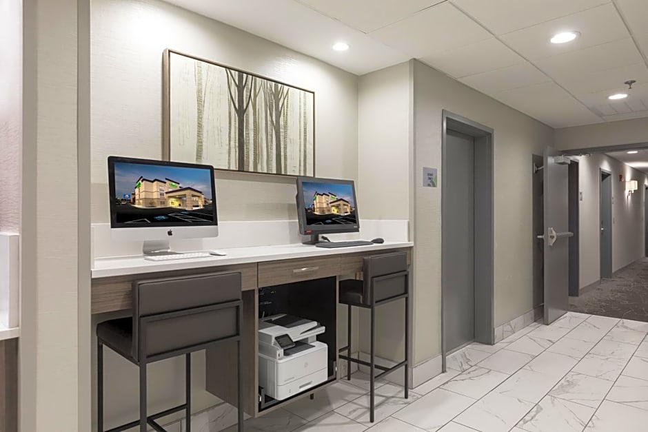 Wingate Augusta Washington Road by Wyndham - Newly Renovated